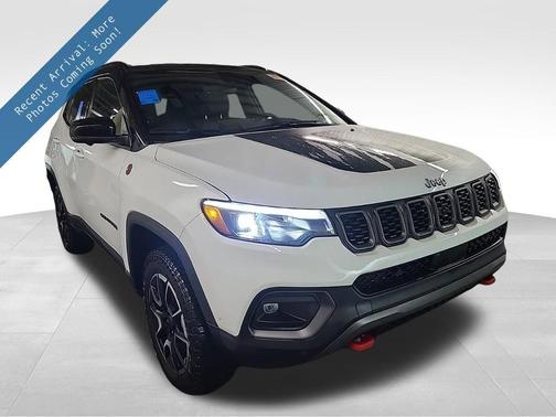 Bright White Clearcoat 2025 Jeep Compass Trailhawk
