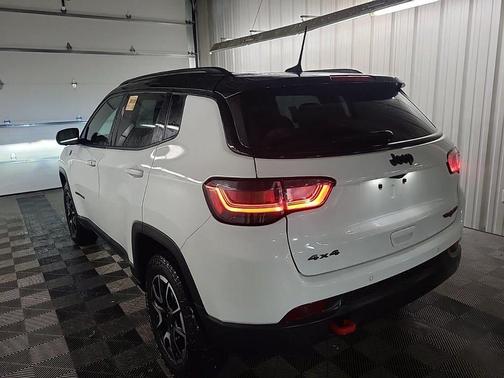 Bright White Clearcoat 2025 Jeep Compass Trailhawk