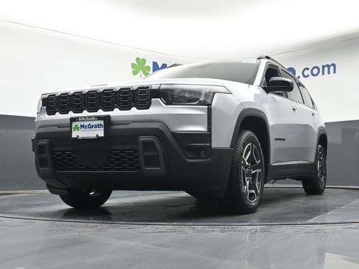 Silver Zynith Clearcoat 2026 Jeep Cherokee Laredo