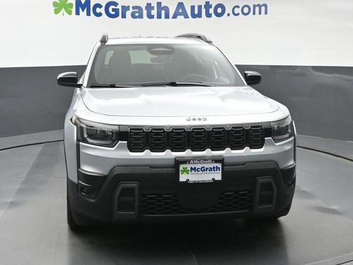 Silver Zynith Clearcoat 2026 Jeep Cherokee Laredo