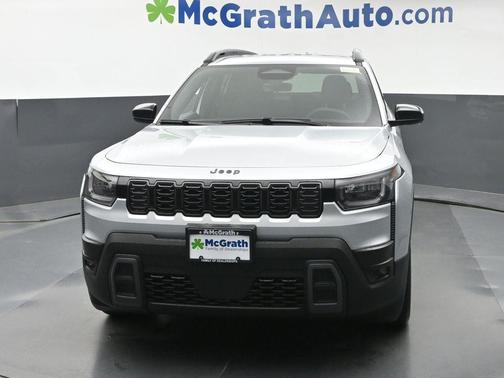 Silver Zynith Clearcoat 2026 Jeep Cherokee Laredo