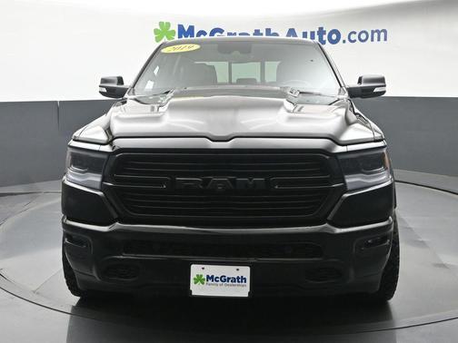 Diamond Black Crystal Pearlcoat 2019 RAM 1500 Laramie