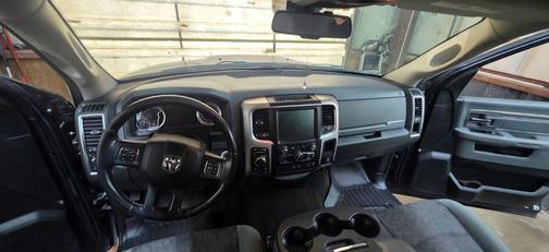 Granite Crystal Metallic Clearcoat 2016 RAM 1500 Big Horn
