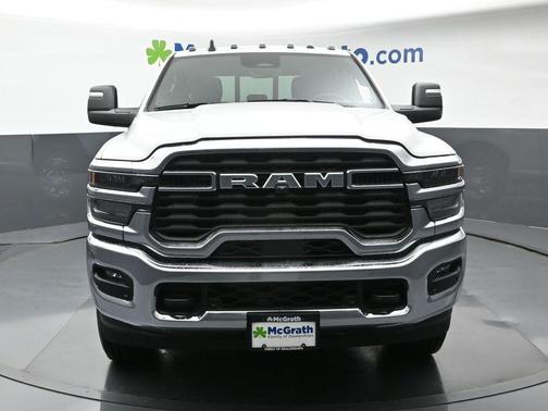 2026 RAM 2500 Tradesman Crew Cab 4x4 6'4' Box