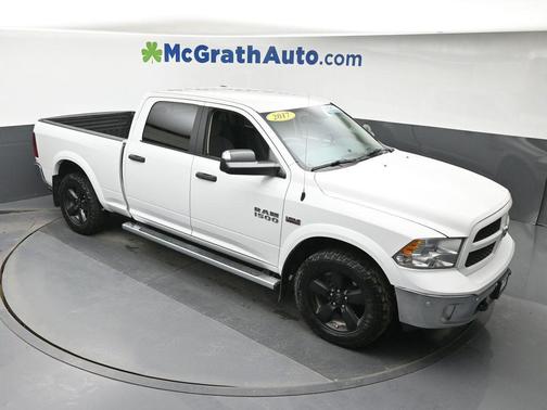 Bright White Clearcoat 2017 RAM 1500 SLT