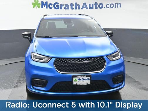 Hydro Blue Pearlcoat 2026 Chrysler Pacifica L