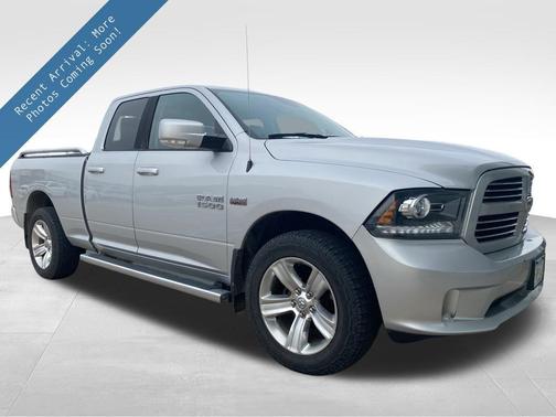 Brilliant Black Crystal Pearlcoat 2015 RAM 1500 Sport