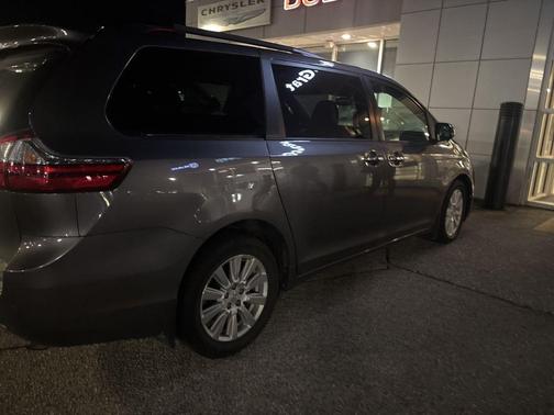 2017 Toyota Sienna XLE