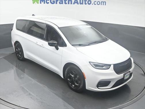 2024 Chrysler Pacifica Hybrid S Appearance Pkg