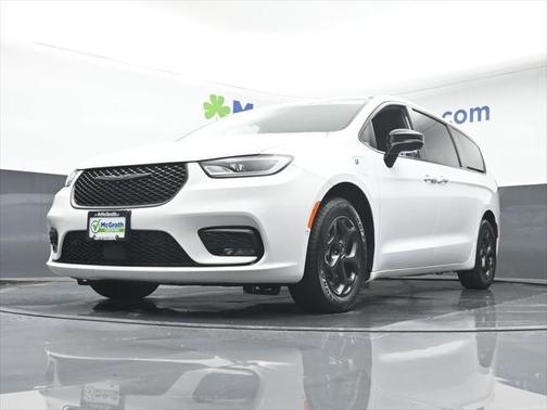 2024 Chrysler Pacifica Hybrid S Appearance Pkg