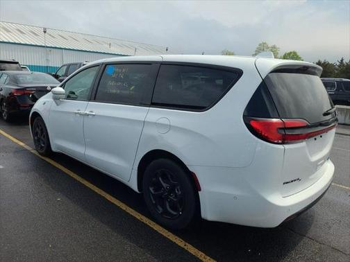 2022 Chrysler Pacifica Hybrid Touring L