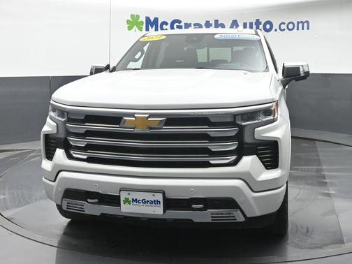 Iridescent Pearl Tricoat 2023 Chevrolet Silverado 1500 High Country