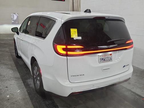 2024 Chrysler Pacifica Hybrid Select
