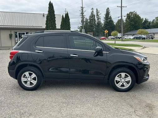 Mosaic Black Metallic 2020 Chevrolet Trax LT