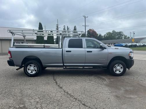 2022 RAM 3500 Tradesman Crew Cab 4x4 8' Box