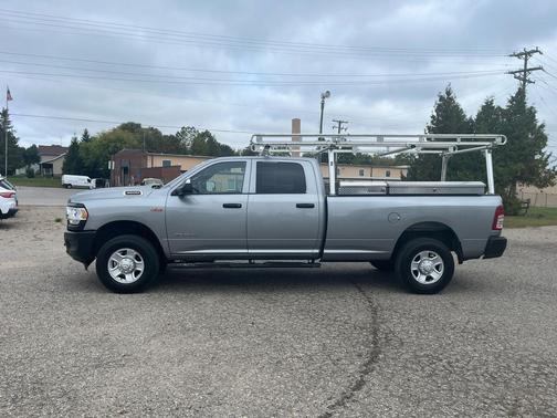2022 RAM 3500 Tradesman Crew Cab 4x4 8' Box