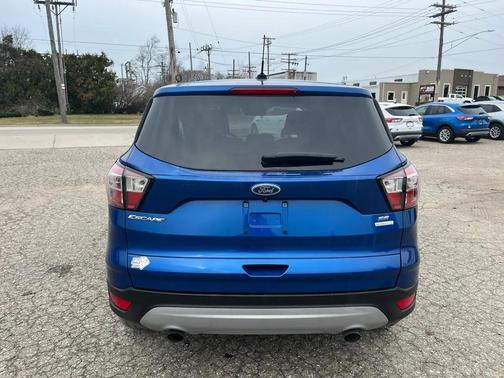 Lightning Blue Metallic 2017 Ford Escape SE
