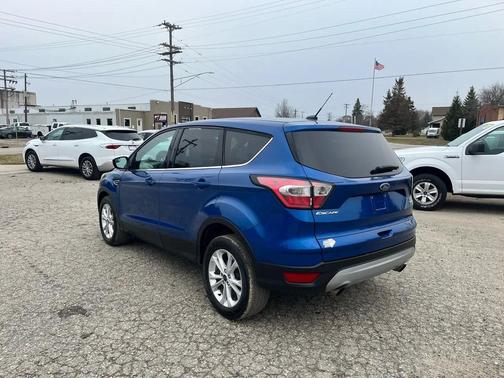Lightning Blue Metallic 2017 Ford Escape SE