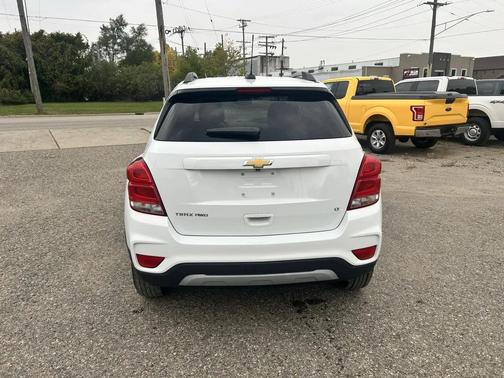 Summit White 2018 Chevrolet Trax LT