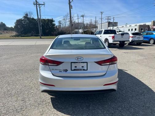 2018 Hyundai ELANTRA SE