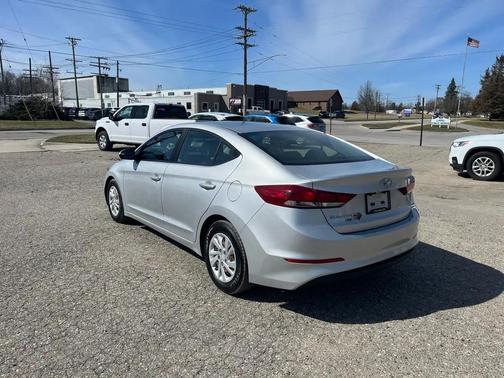 2018 Hyundai ELANTRA SE