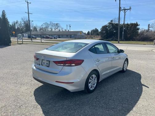 2018 Hyundai ELANTRA SE