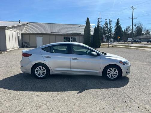 2018 Hyundai ELANTRA SE