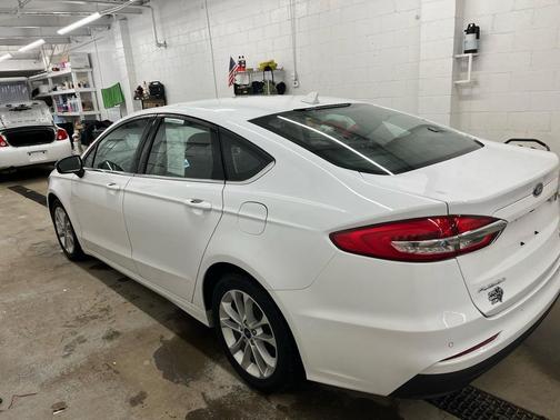 2020 Ford Fusion Hybrid SE