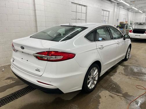 2020 Ford Fusion Hybrid SE