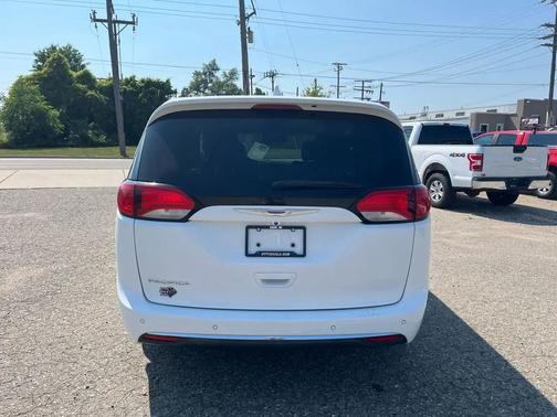 Bright White Clearcoat 2019 Chrysler Pacifica Touring Plus