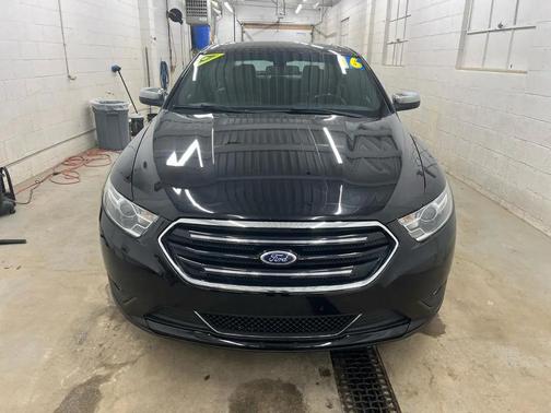 White Platinum Metallic Tri-Coat 2016 Ford Taurus Limited