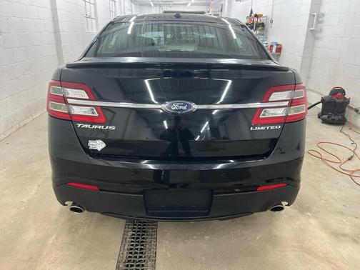 White Platinum Metallic Tri-Coat 2016 Ford Taurus Limited