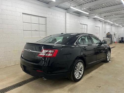 White Platinum Metallic Tri-Coat 2016 Ford Taurus Limited