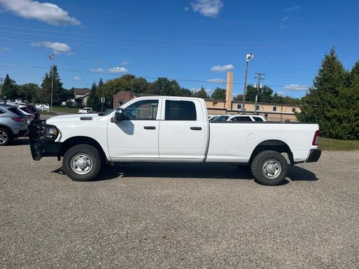 2023 RAM 2500 Tradesman Crew Cab 4x4 8' Box