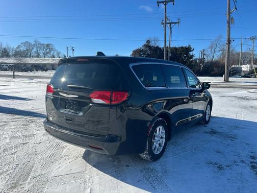 2017 Chrysler Pacifica LX