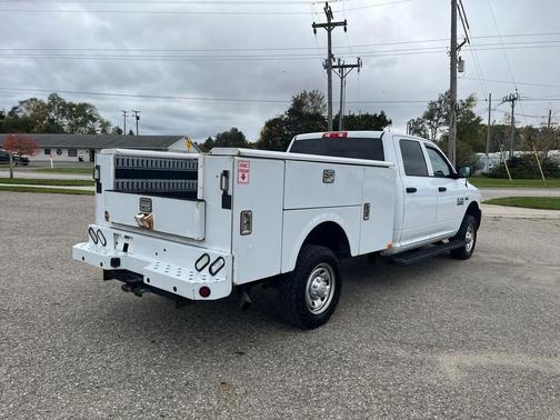 2017 RAM 2500 Tradesman Crew Cab 4x4 8' Box