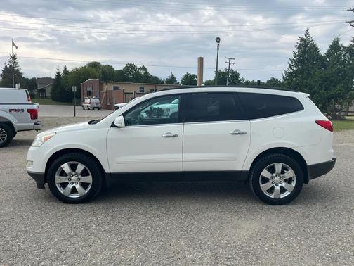 WHITE 2012 Chevrolet Traverse LT
