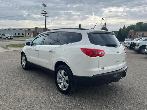 WHITE 2012 Chevrolet Traverse LT