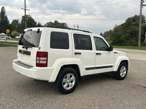 Stone White Clearcoat 2009 Jeep Liberty Sport