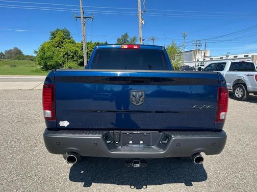 Patriot Blue Pearlcoat 2021 RAM 1500 Classic SLT