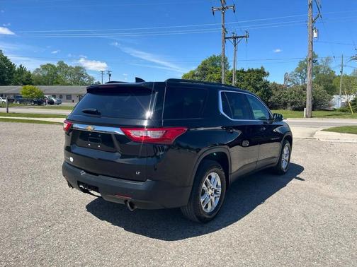 Mosaic Black Metallic 2019 Chevrolet Traverse LT Cloth
