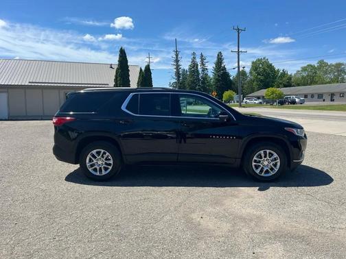 Mosaic Black Metallic 2019 Chevrolet Traverse LT Cloth