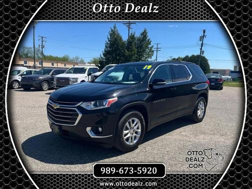 Mosaic Black Metallic 2019 Chevrolet Traverse LT Cloth