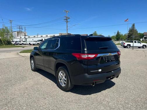 Mosaic Black Metallic 2019 Chevrolet Traverse LT Cloth