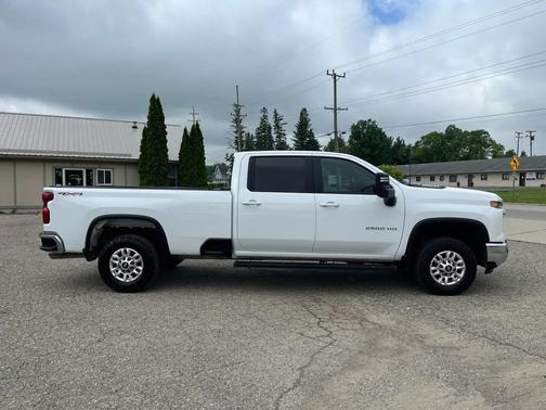 Summit White 2024 Chevrolet Silverado 2500 LT