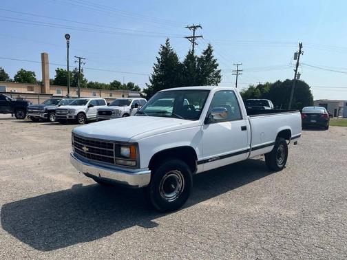 WHITE 1993 Chevrolet 2500 Cheyenne Fleetside