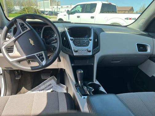 WHITE 2017 Chevrolet Equinox 1LT