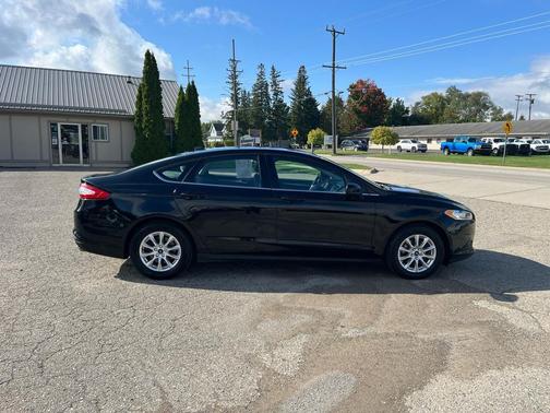 2016 Ford Fusion S