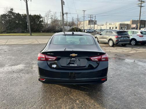 2021 Chevrolet Malibu FWD LT