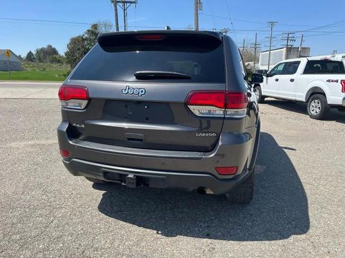 Granite Crystal Metallic Clearcoat 2021 Jeep Grand Cherokee Laredo